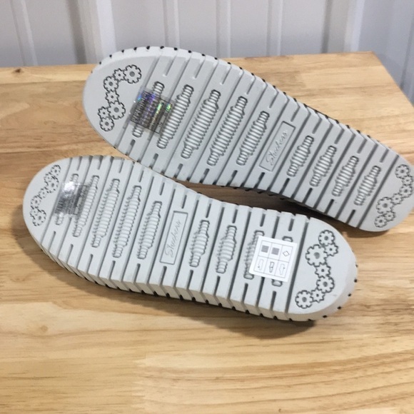 New NB Woman’s Skechers Air Cooled Memory Foam Slip-On Shoes - Picture 5 of 5